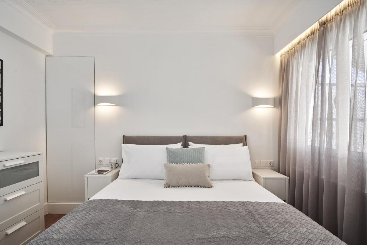 Marvelous N Bright Apt Next To Megaro Mousikis Athen Exterior foto